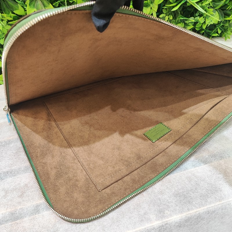 Louis Vuitton Clutch-10