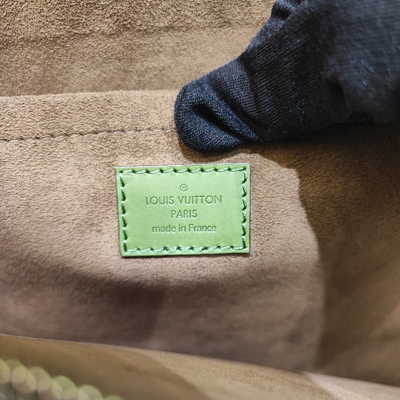 Louis Vuitton Clutch-11