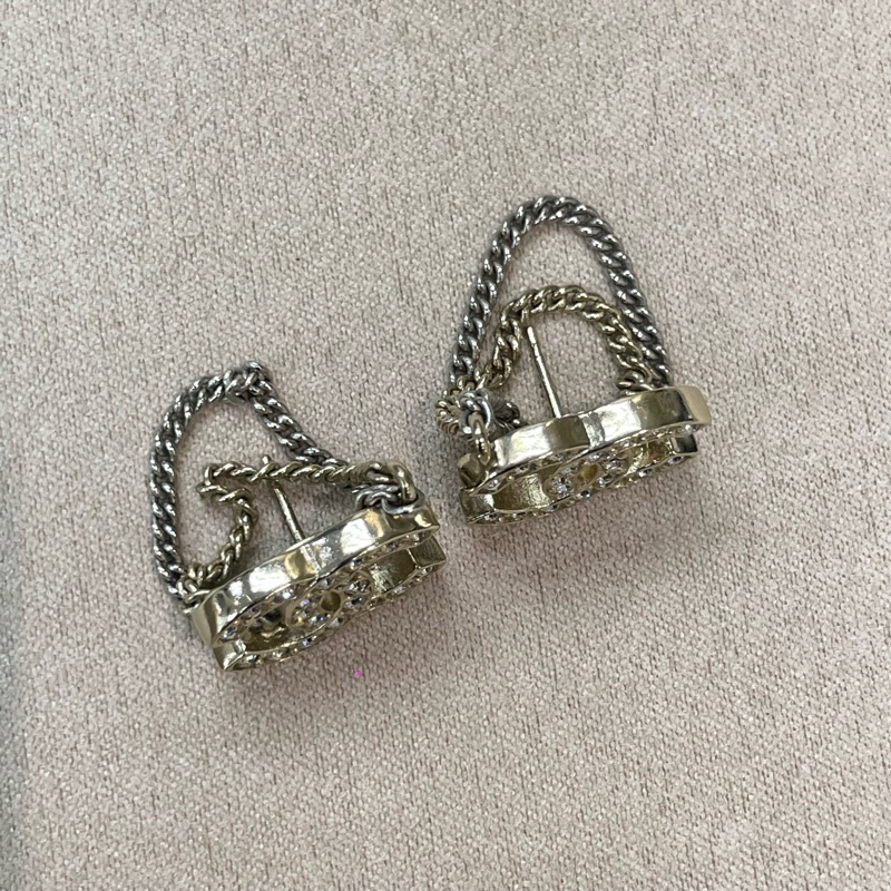 特價優惠! 只做到 9/11! Chanel 21b 雙C水鑽香檳金x銀色鏈條耳環 XB803-15