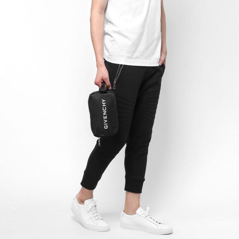 💎Han's house精品服飾💎GIVENCHY 紀梵希Logo 尼龍 防水 手拿包  20X12X8CM 現貨 原價20500-3