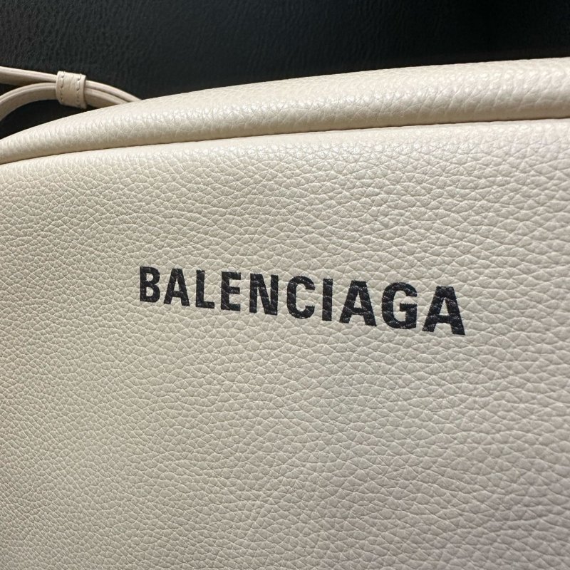 💎Han's house精品服飾💎Balenciaga 巴黎世家 中號 小牛皮 相機包  現貨 原價31000-5