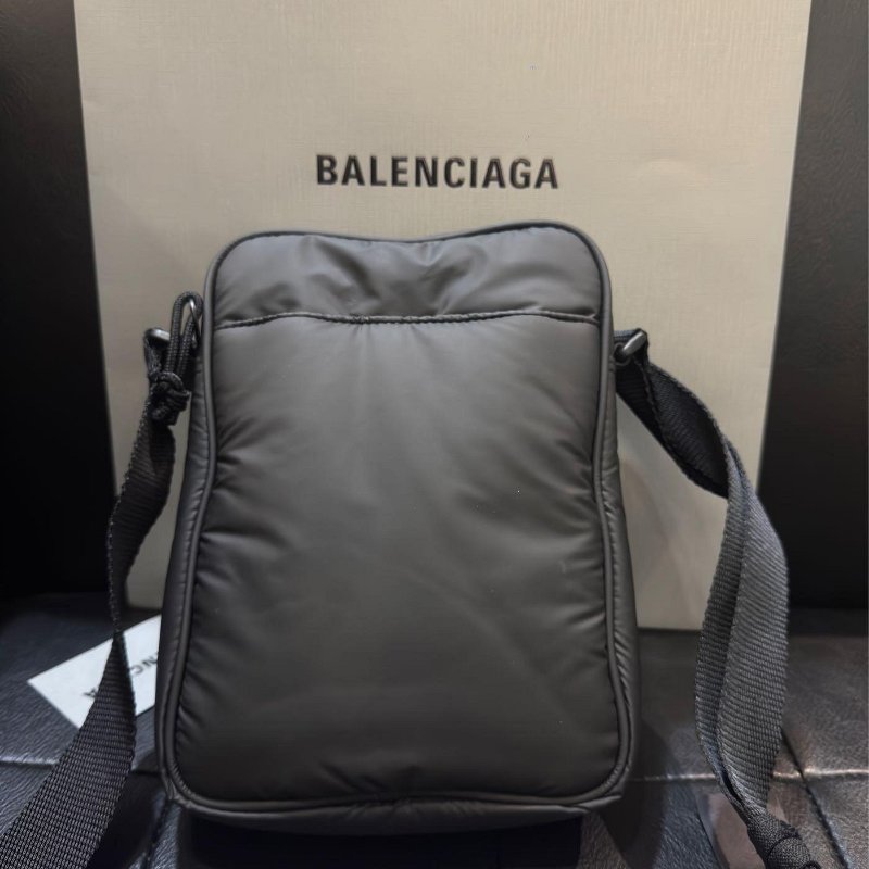 💎Han's house精品服飾💎Balenciaga 巴黎世家 尼龍 防水 斜背包-8