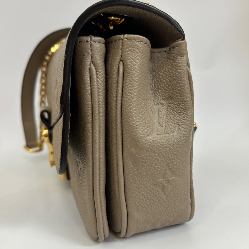 Lv 灰牛皮Marceau肩斜背包M46199-3