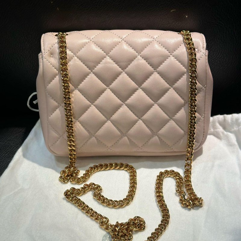 💎Han's house精品服飾💎VERSACE 凡賽斯 女神頭 頂級黑牌 logo 側背包-1