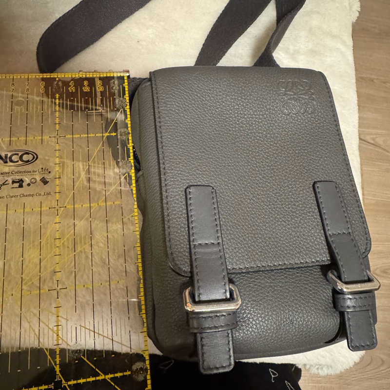 Loewe 大象灰郵差包 背過兩次（約5小時）-27