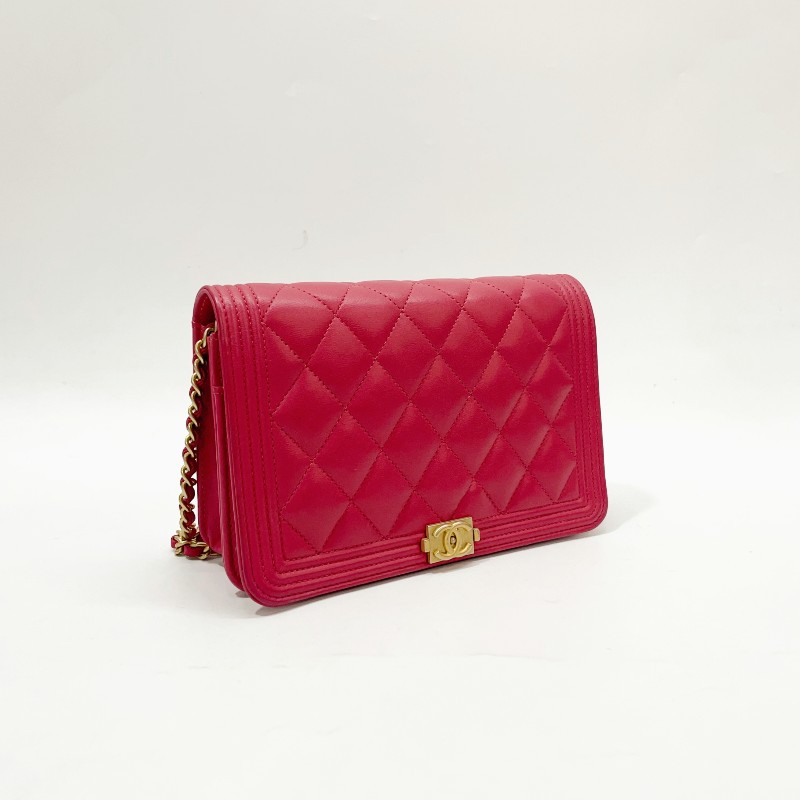 Chanel 紅羊皮霧金釦下蓋6卡 Boy WOC-3