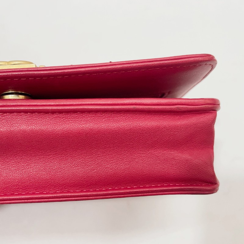 Chanel 紅羊皮霧金釦下蓋6卡 Boy WOC-17