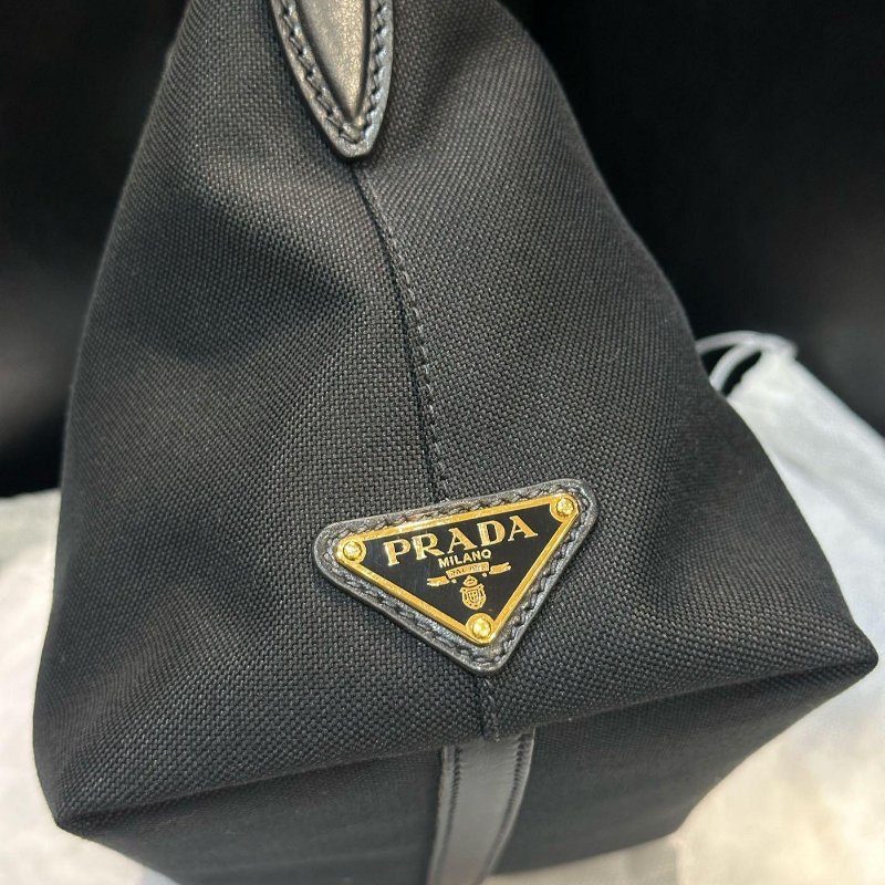 💎Han's house精品服飾💎PRADA 三角鐵牌 帆布 牛皮 包 義大利製 現貨 附可拆卸肩帶男生可換粗背帶 原價54000-5