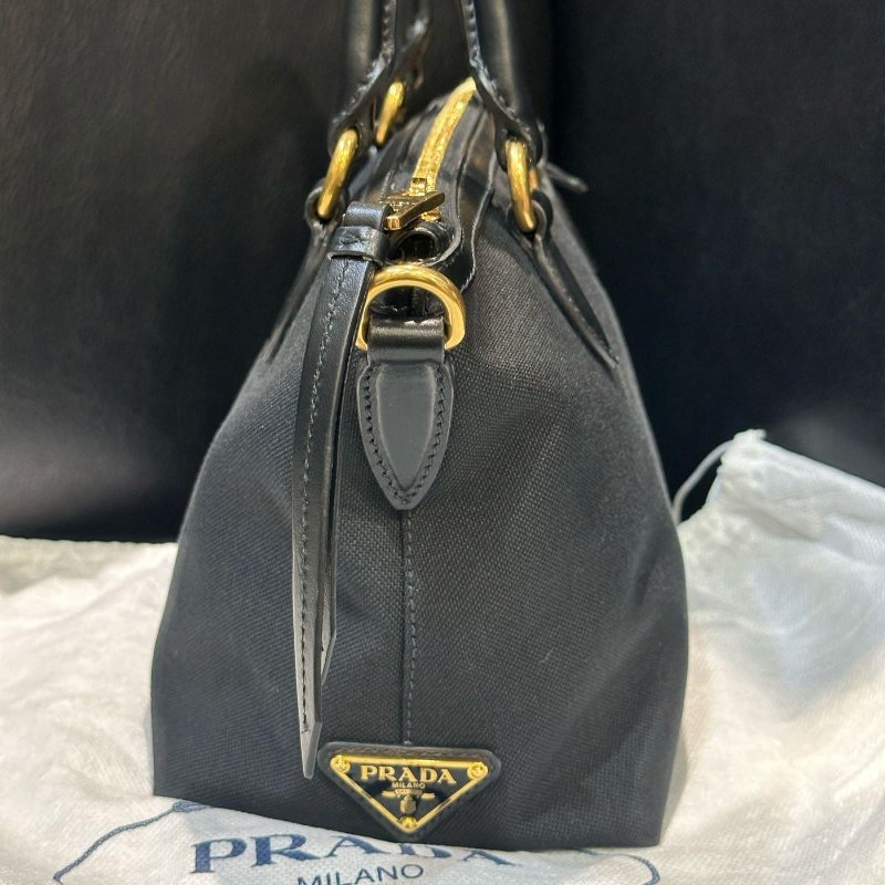 💎Han's house精品服飾💎PRADA 三角鐵牌 帆布 牛皮 包 義大利製 現貨 附可拆卸肩帶男生可換粗背帶 原價54000-8