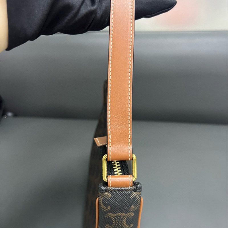 Celine Ava  腕豆包-17