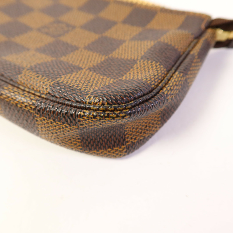 LOUIS VUITTON Monogram Mini Pochette Accessoires金扣手挽袋-11