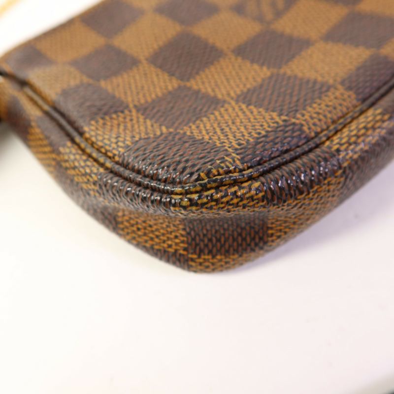 LOUIS VUITTON Monogram Mini Pochette Accessoires金扣手挽袋-13