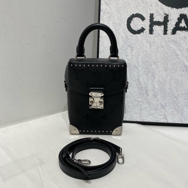 LV CAMERA BOX 黑銀相機盒子斜挎包 缺原鏈條 芯片款 尺寸約12.5x17x7cm-0