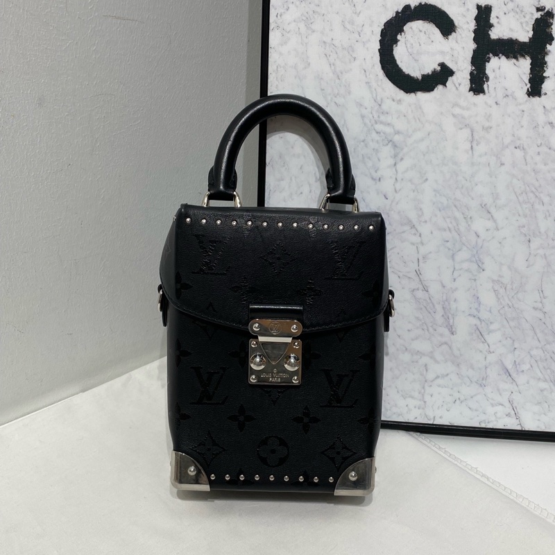 LV CAMERA BOX 黑銀相機盒子斜挎包 缺原鏈條 芯片款 尺寸約12.5x17x7cm-1