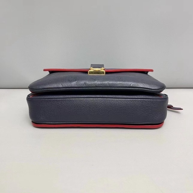 LV 全皮壓紋深藍色 郵差包-1