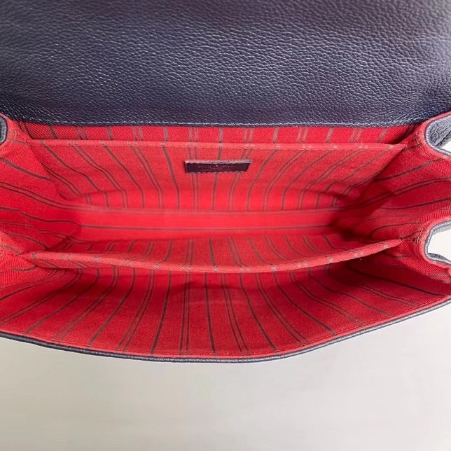 LV 全皮壓紋深藍色 郵差包-9