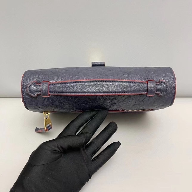 LV 全皮壓紋深藍色 郵差包-18