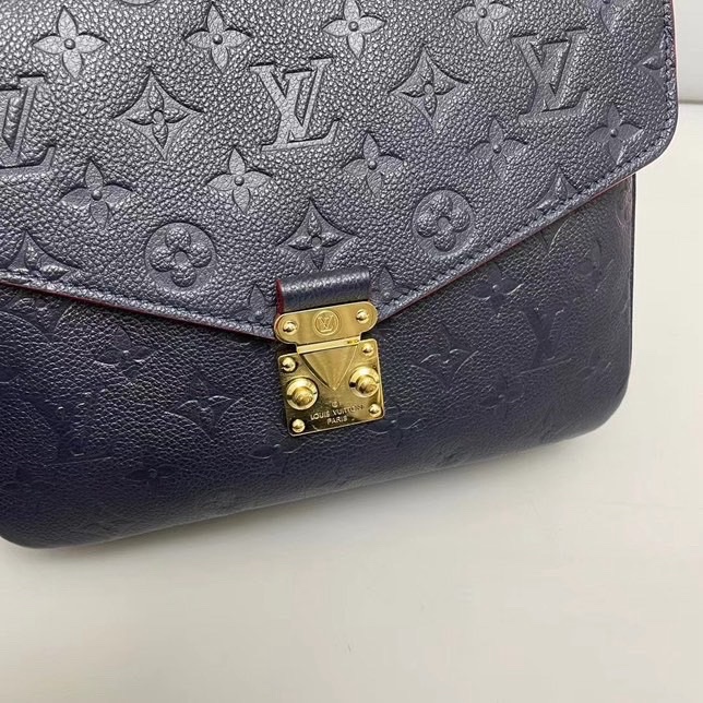LV 全皮壓紋深藍色 郵差包-19