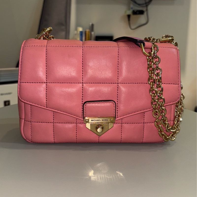 Michael Kors SOHO粉色芭比粉鏈條羊皮包-1