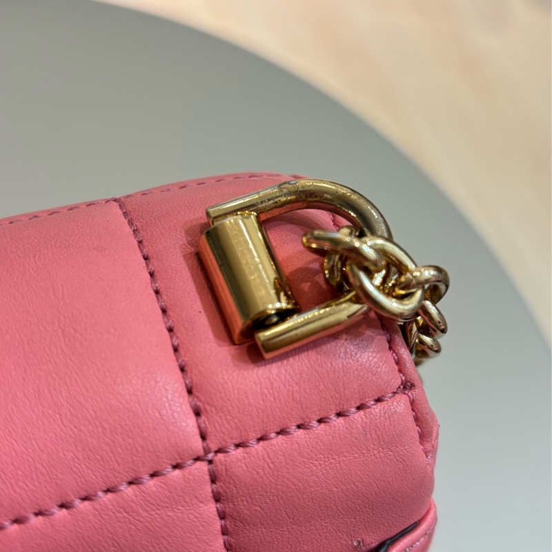 Michael Kors SOHO粉色芭比粉鏈條羊皮包-15