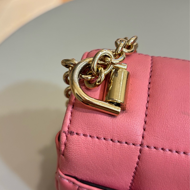 Michael Kors SOHO粉色芭比粉鏈條羊皮包-16