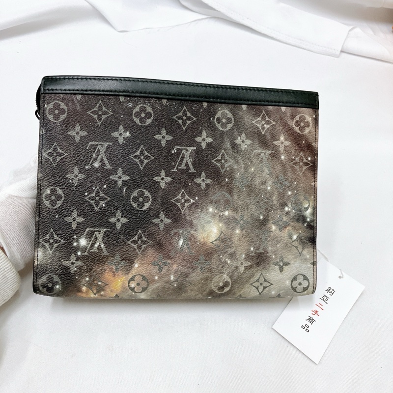 莉亞精品♡LV 星空手拿包 二手-3