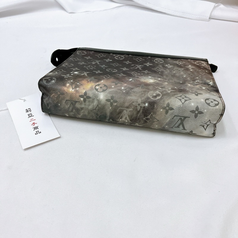 莉亞精品♡LV 星空手拿包 二手-5