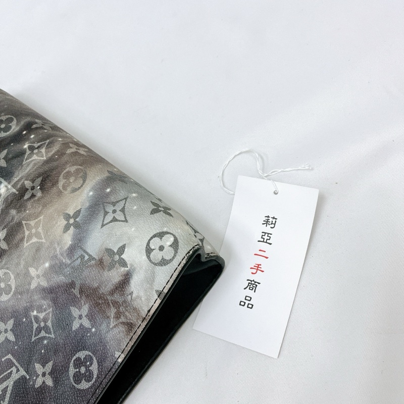 莉亞精品♡LV 星空手拿包 二手-8