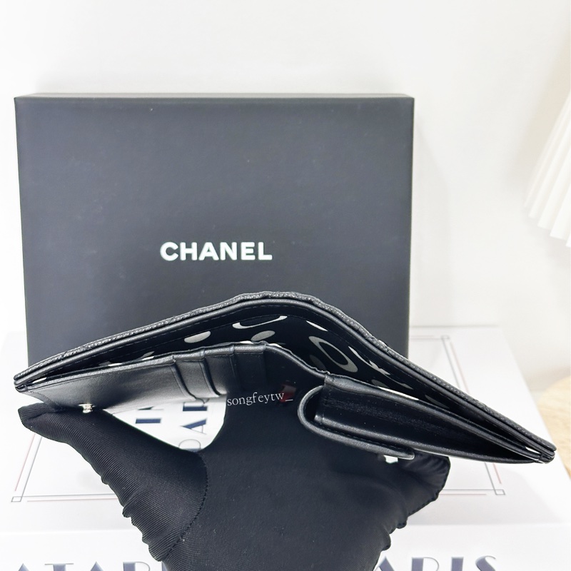 Chanel 24P 季節款 鏤空雙C 兩折短夾-4