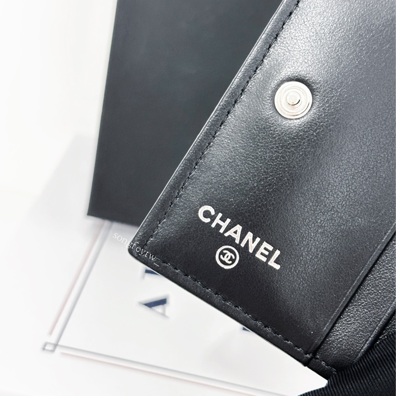 Chanel 24P 季節款 鏤空雙C 兩折短夾-7