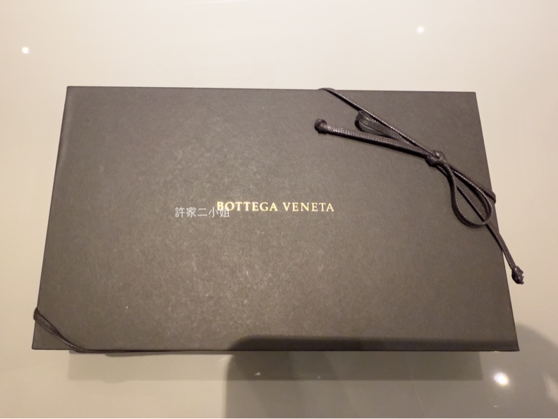 BV 二手閒置 現況販售 暗夜藍長夾-1