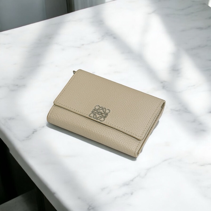 莉亞精品♡ Loewe沙色牛皮短夾銀扣 二手美品-0