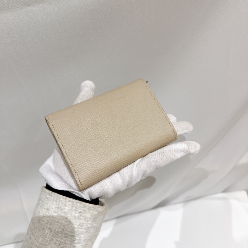 莉亞精品♡ Loewe沙色牛皮短夾銀扣 二手美品-2