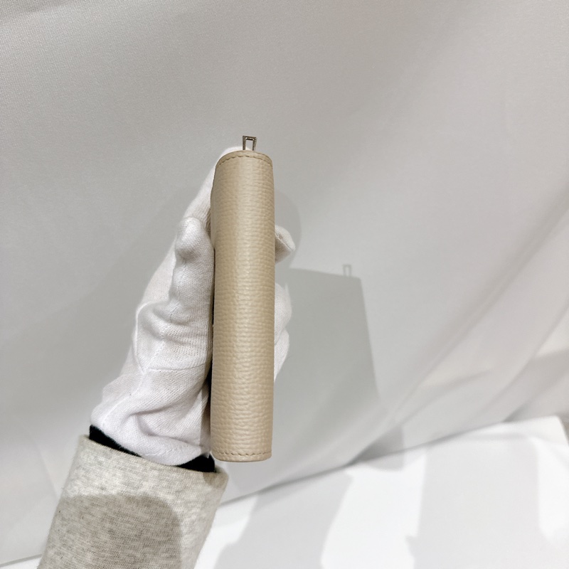 莉亞精品♡ Loewe沙色牛皮短夾銀扣 二手美品-3