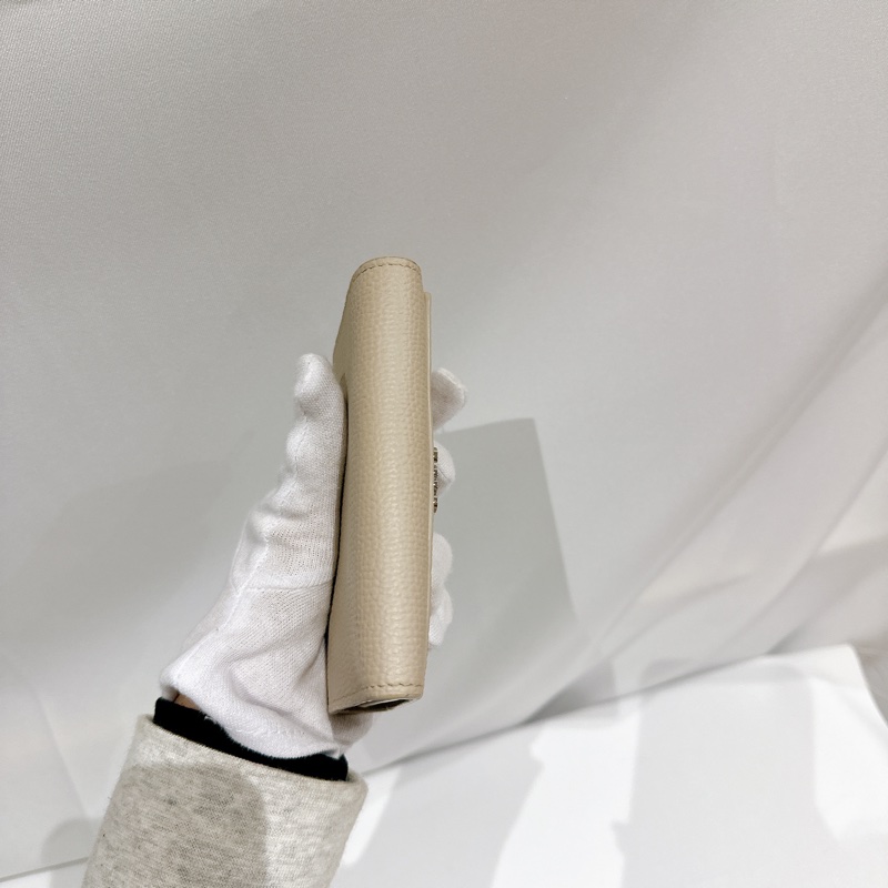 莉亞精品♡ Loewe沙色牛皮短夾銀扣 二手美品-4