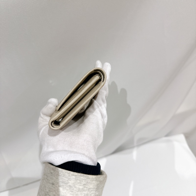 莉亞精品♡ Loewe沙色牛皮短夾銀扣 二手美品-6