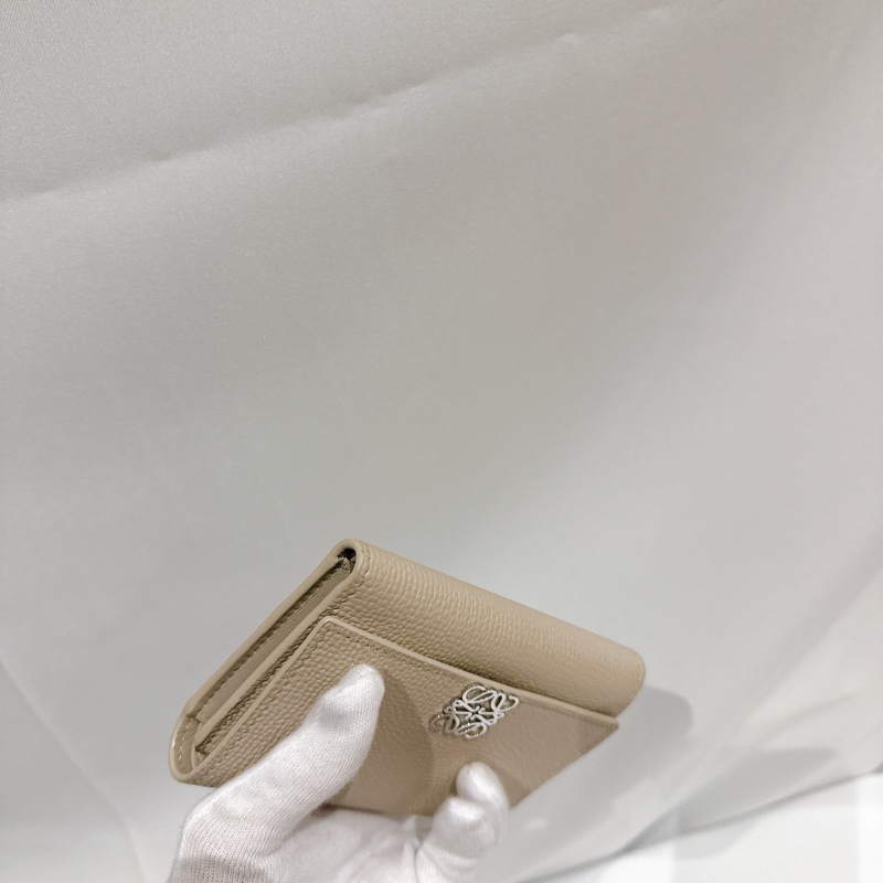 莉亞精品♡ Loewe沙色牛皮短夾銀扣 二手美品-10