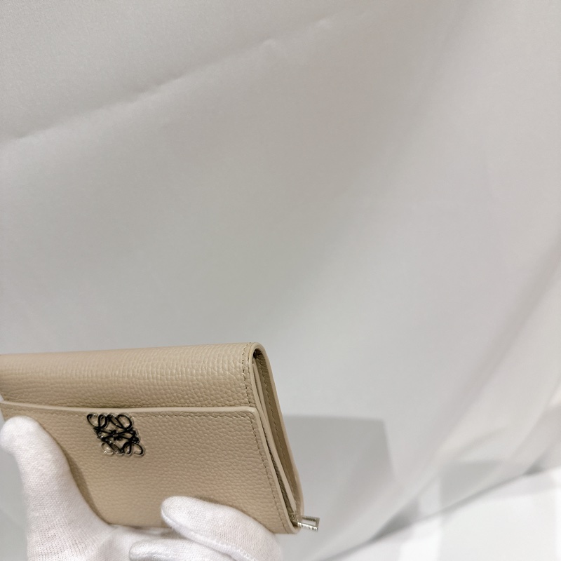 莉亞精品♡ Loewe沙色牛皮短夾銀扣 二手美品-11