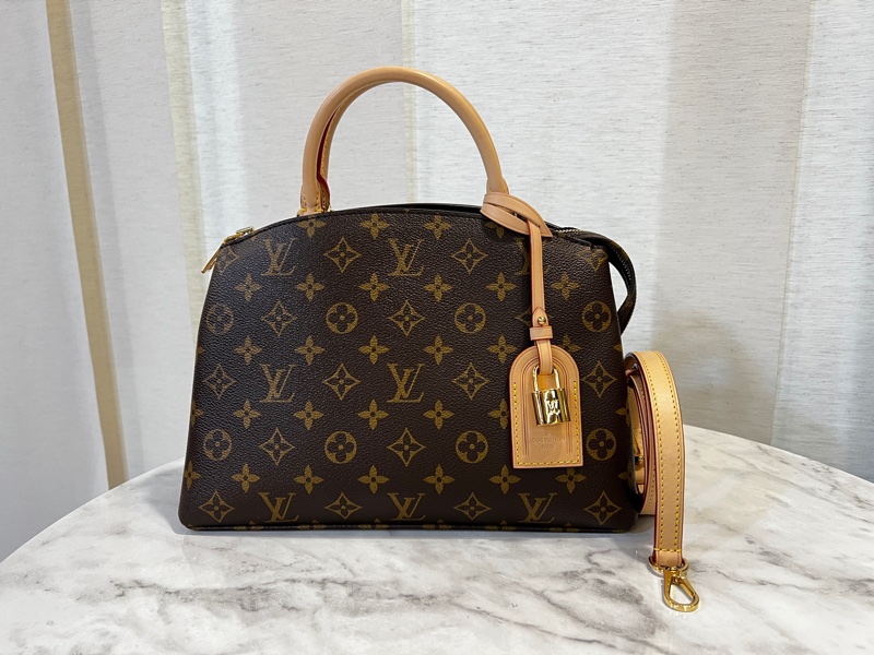 LV 原花 Petit Palais金釦手提斜背包-0