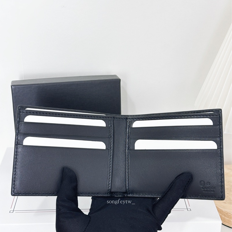 Gucci 經典 壓紋老花 6卡男短夾-3