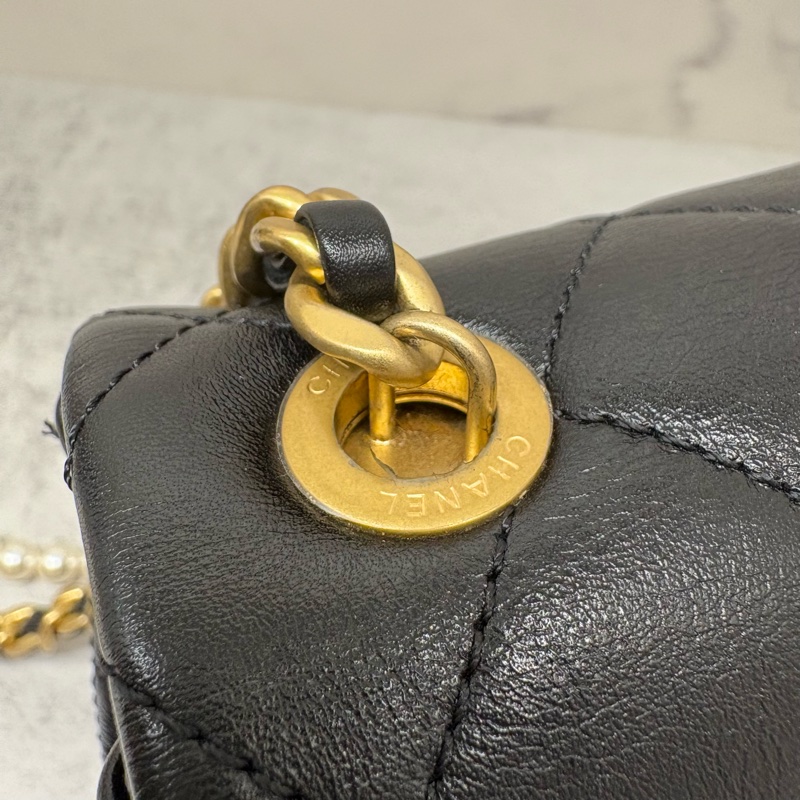 CHANEL香奈兒|22C新款珍珠鏈條口蓋包 黑金 晶片款-17