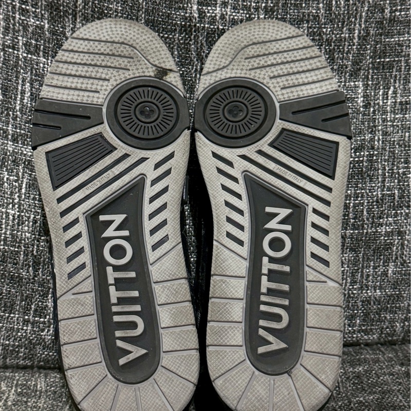 LV 黑灰牛仔trainer-5