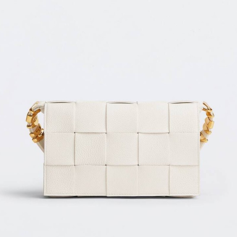 Bottega Veneta cassette 15格牛皮革蛇骨金屬扣裝飾肩帶斜背包肩背包-0