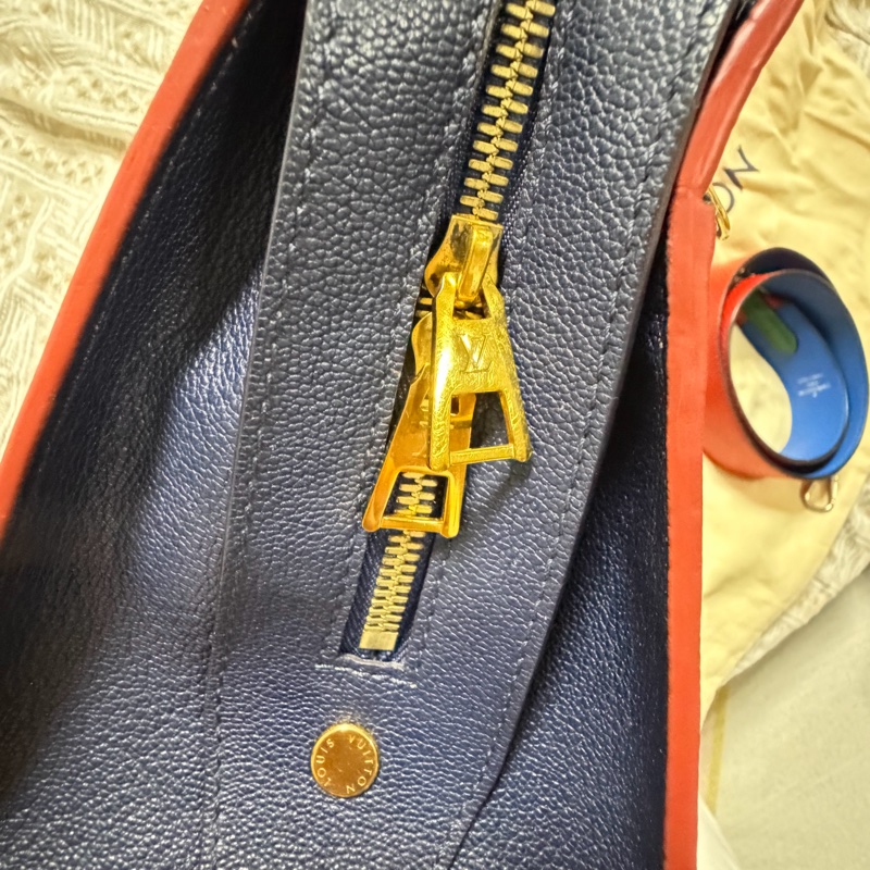 LV 深藍水波紋EPI MM 肩背包-4