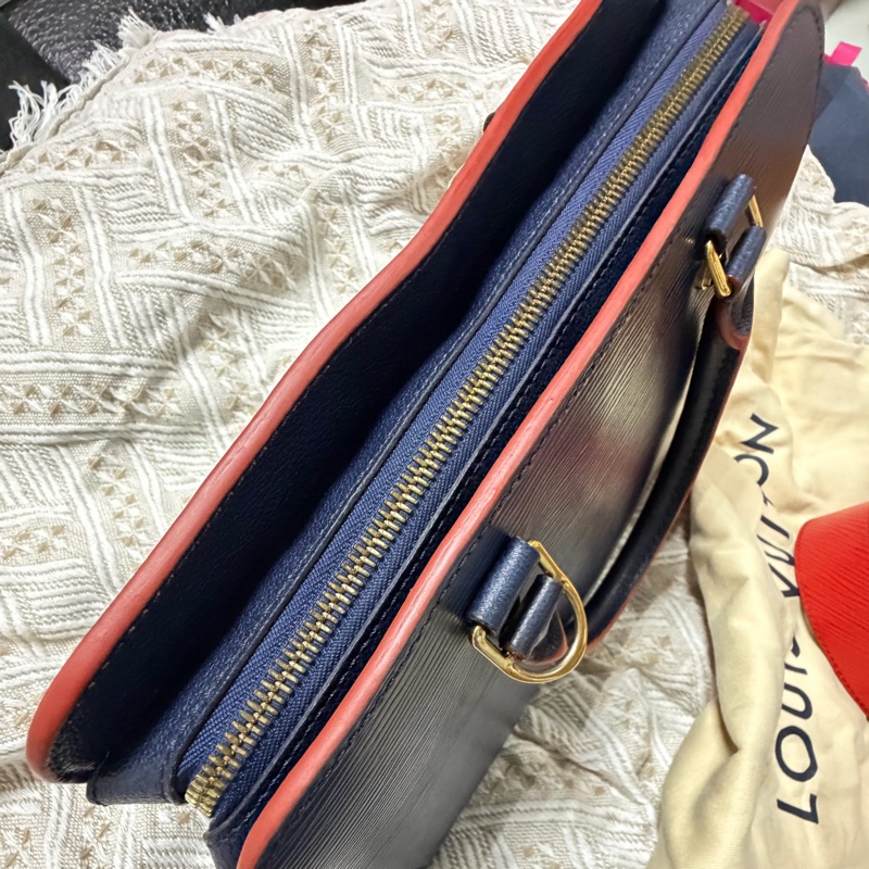 LV 深藍水波紋EPI MM 肩背包-20