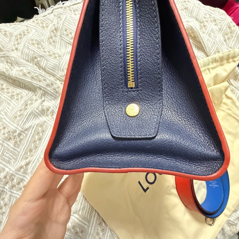 LV 深藍水波紋EPI MM 肩背包-27