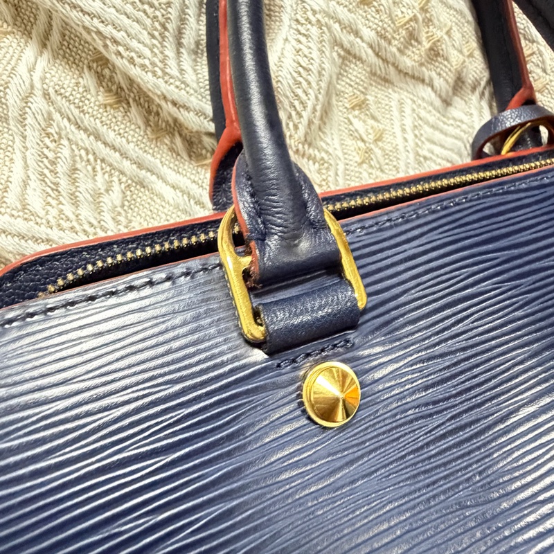 LV 深藍水波紋EPI MM 肩背包-36