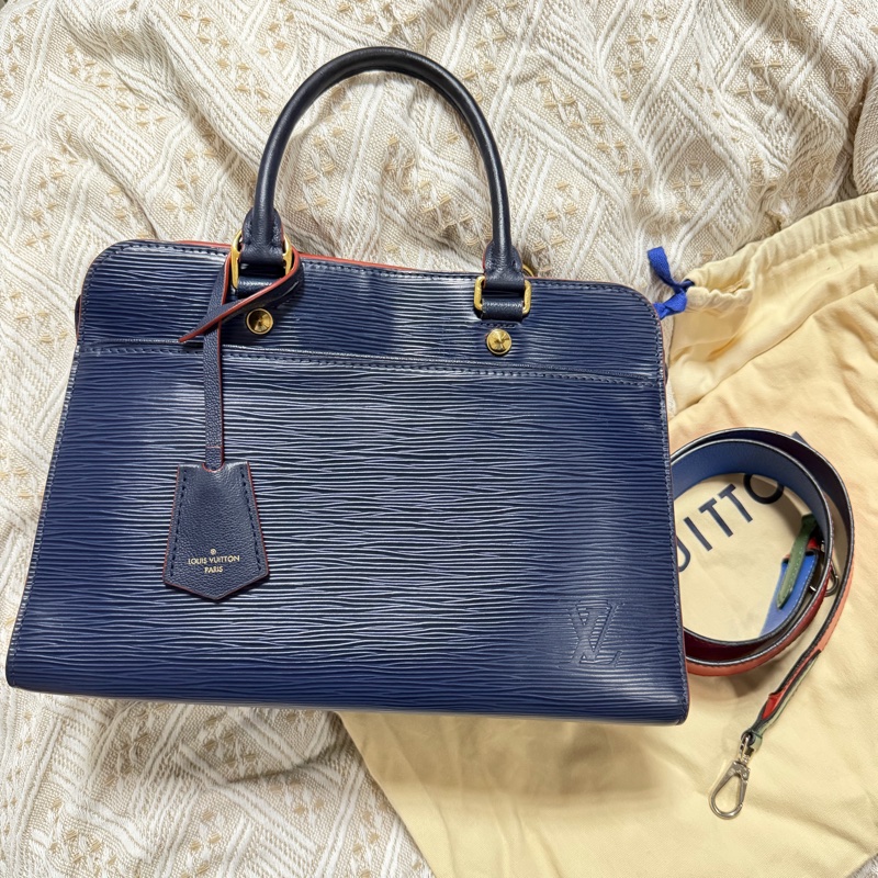 LV 深藍水波紋EPI MM 肩背包-38