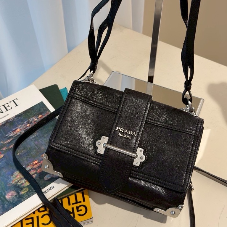 PRADA Cahier黑銀復古宮廷軟盒子包-1