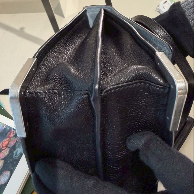 PRADA Cahier黑銀復古宮廷軟盒子包-8